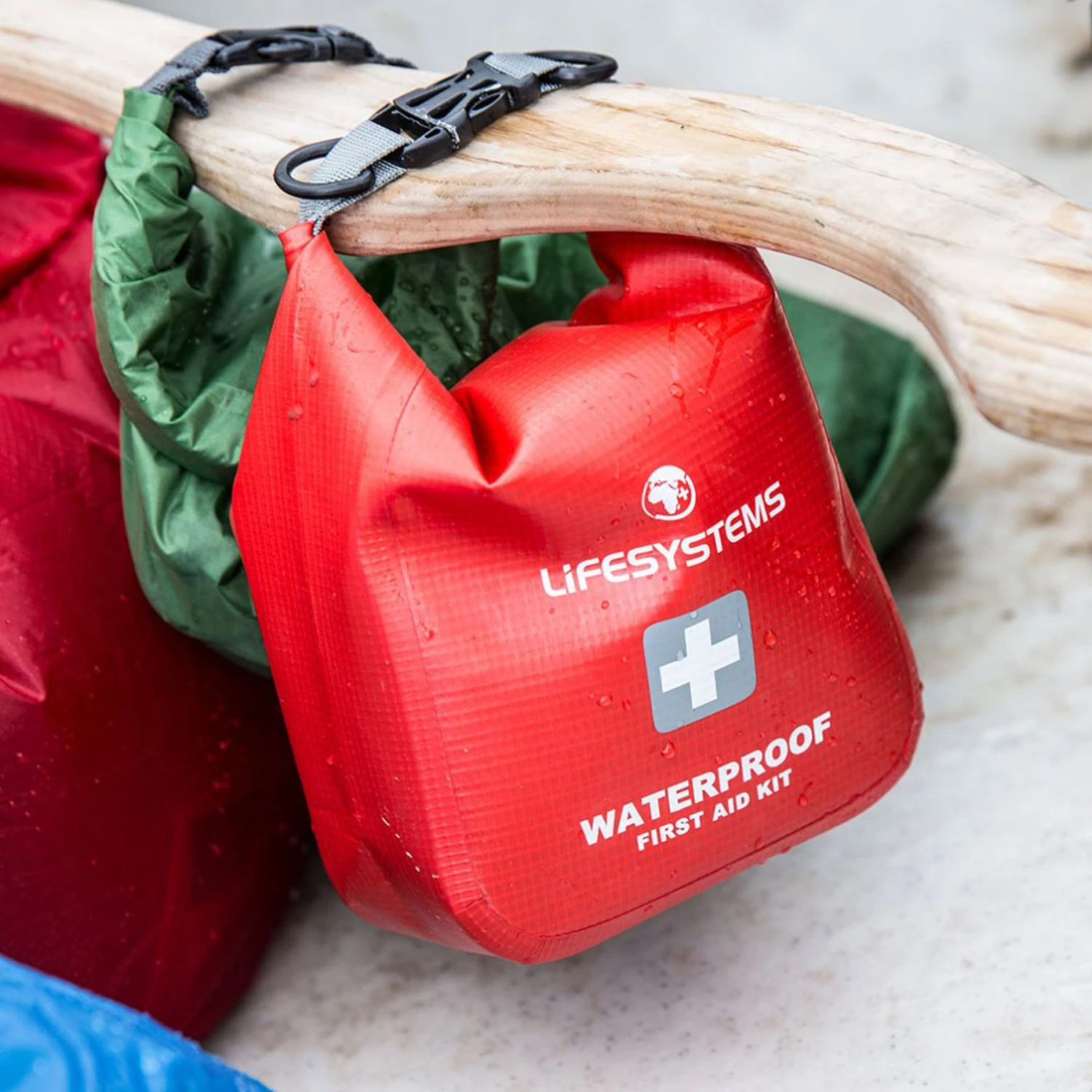 LIFESYSTEMS Waterproof First Aid Kit 4 LIFESYSTEMS Waterproof First Aid Kit - Image 2