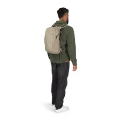 Osprey Daylite Day Pack -Columbia Store 0003 daylite f24 onbody5 tanconcrete