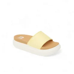 Reef Women's Cushion Bondi Bay Slides -Columbia Store CJ6469 CUSHION BONDI BAY PALE BANANA MAIN GB 1200x1200 a14d643b bd61 4812 99eb fdbaeda6bee8