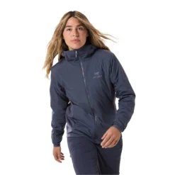 Arc'teryx Women's Atom Hooded Jacket 21 Arc'teryx Women's Atom Hooded Jacket -Columbia Store F24 X000006780 Atom Hoody Black Sapphire Women s Front View