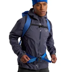 Arc'teryx Men's Beta GORE-TEX Jacket -Columbia Store F24 X000007726 Beta Jacket Black Sapphire Hover