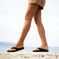 Women's Reef Cushion Breeze Flip Flops -Columbia Store RF001454BK2 ALT2 e71197a1 69a8 45fc 989f e5a827131c24