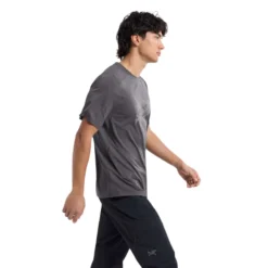 Arc'teryx Men's Cormac Crew Logo T-Shirt -Columbia Store S25 X000009726 Cormac Logo Shirt SS Black Heather Side View