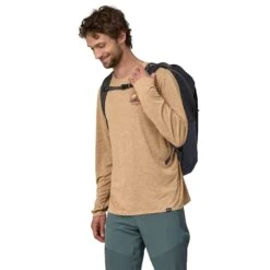 Patagonia Black Hole Pack 25L -Columbia Store WBF23 49298 SMDB AXL2