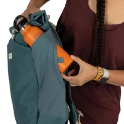 Osprey Arcane Roll Top Pack 29 Osprey Arcane Roll Top Pack -Columbia Store arcanerolltop s25 detail3 cascadeblue