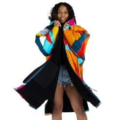 Advance Long Sleeve Changing Robe -Columbia Store dryrobe advance abstract female 3